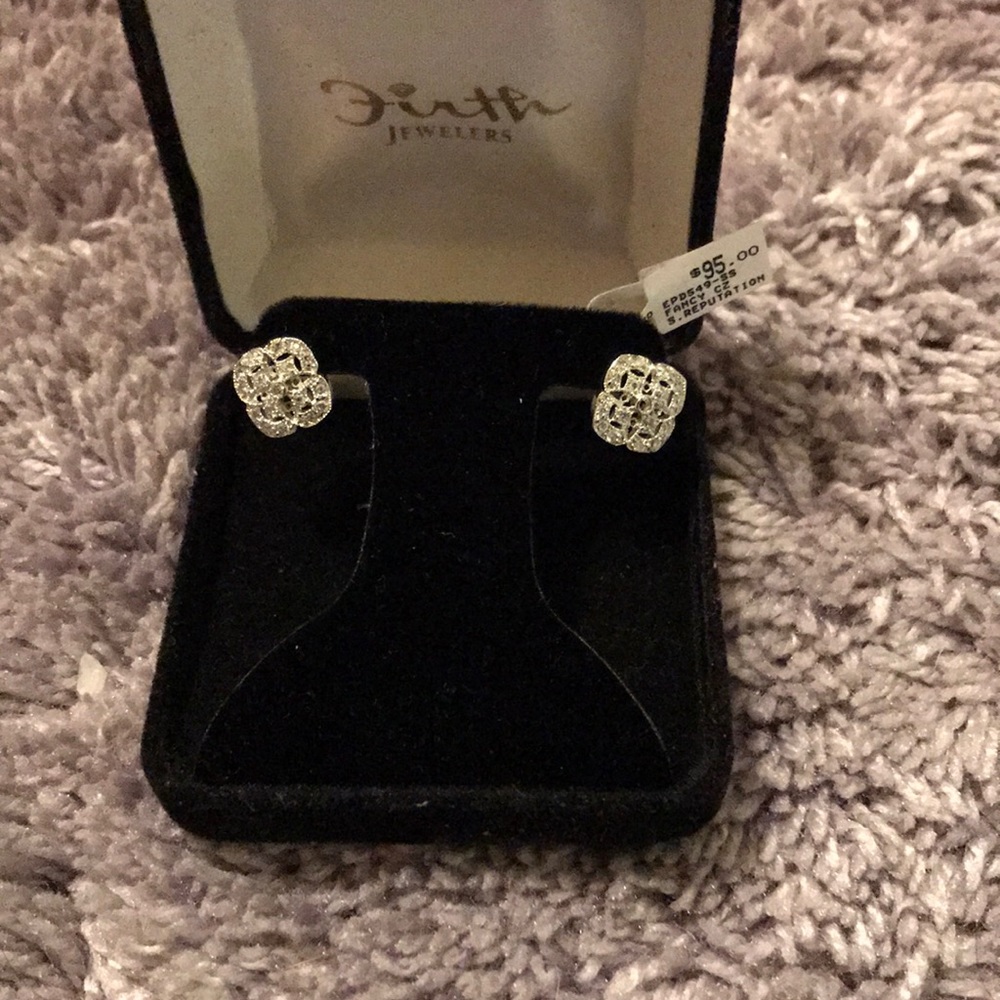 Elegant earrings